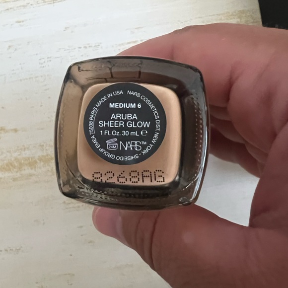 NARS Sheer Glow Foundation - ARUBA Medium 6 - Picture 4 of 5